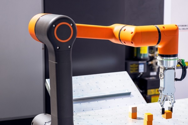 robotic arm for industrial pick and place